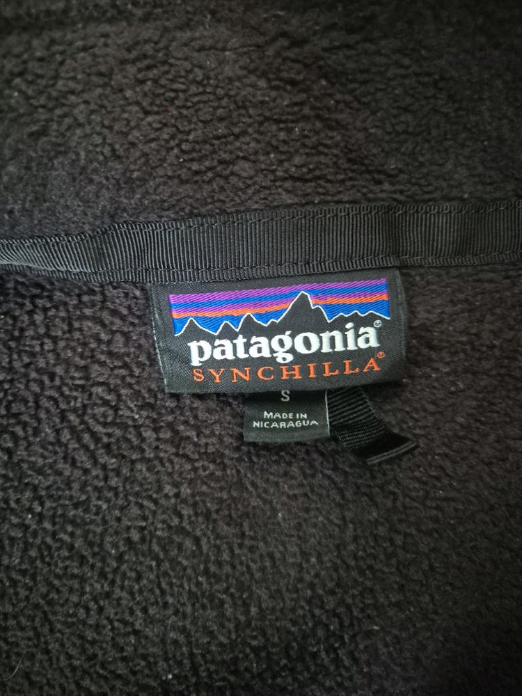 파타고니아 신칠라 블랙 s 95~100 판매합니다 수년 전 홍콩 침사추이 파타고니아 매장에서 구입했습니다 자연스런--1