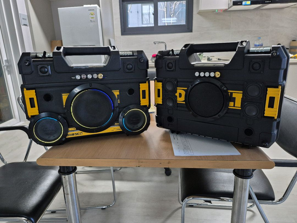 디월트 수제 커스텀 블루투스 스피커 이미지