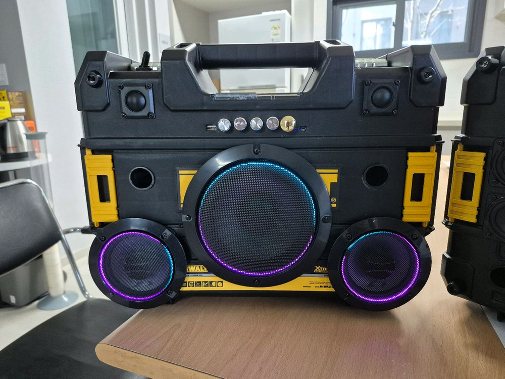 디월트 수제 커스텀 블루투스 스피커 이미지