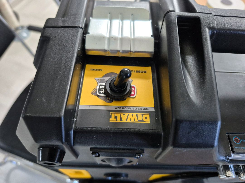 디월트 수제 커스텀 블루투스 스피커 이미지