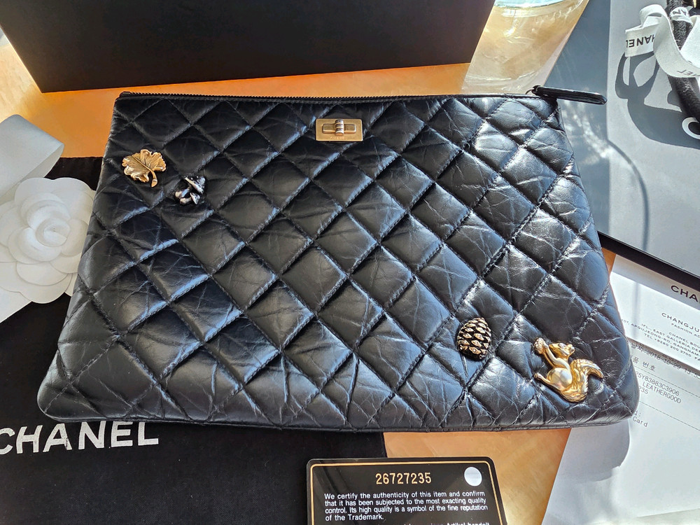 샤넬 포레스트(Forest) 참 장식 클러치--1