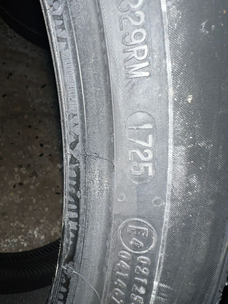 테슬라 모델 X 출고용 265/35R22 콘티넨탈 스포츠컨택6 새타이어 이미지