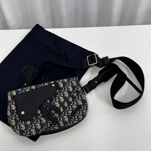 디올 오블리크 새들 파우치 메신저백