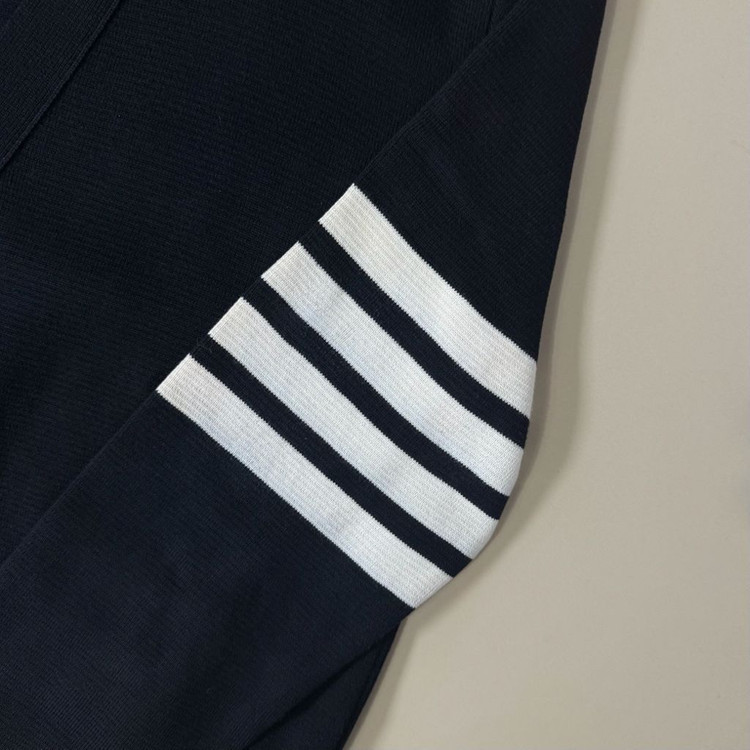 [2/당일출고]톰브라운 밀라노스티치 금장 가디건--2