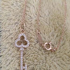 티파니 트레포일 키목걸이 이미지