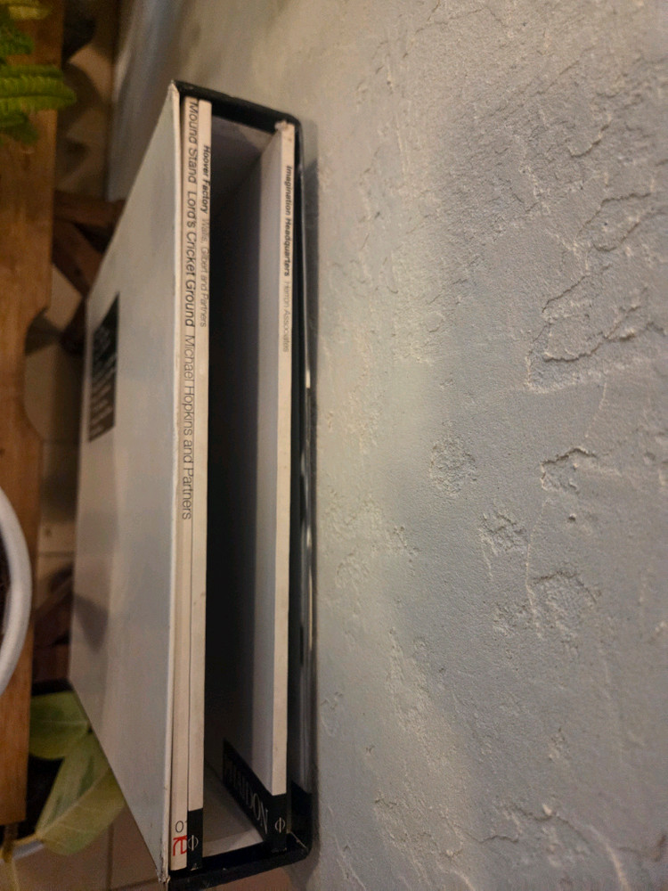 파이돈 건축 디자인 서적 모음 새책재고도서입니다.케이스까지 있음--1