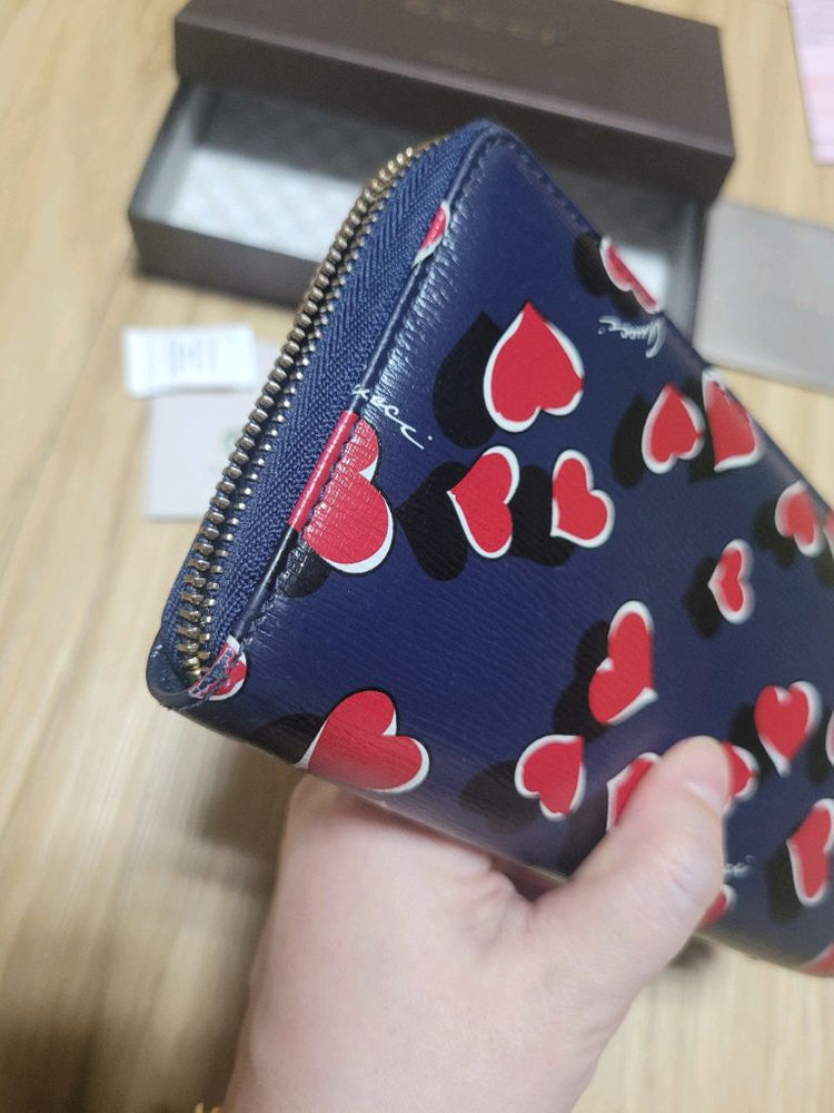 구찌 하트비트 네이비 집어라운드 장지갑 풀박스 이미지
