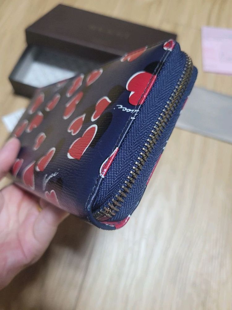 구찌 하트비트 네이비 집어라운드 장지갑 풀박스 이미지