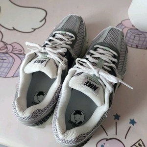 나이키 줌 보메로 5 코블스톤 앤 플랫 퓨터255