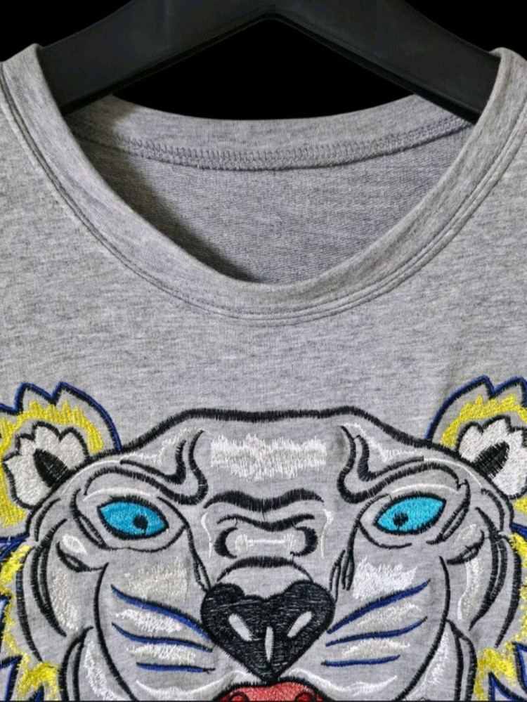 타이거 자수 반팔 여성 티셔츠 이미지
