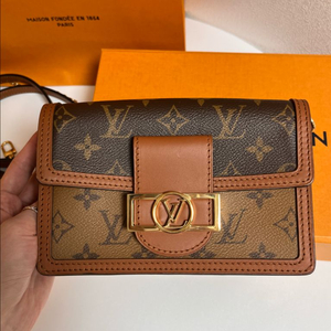 (정품)풀박.루이비통 도핀 체인월릿 woc(현재357만) 이미지