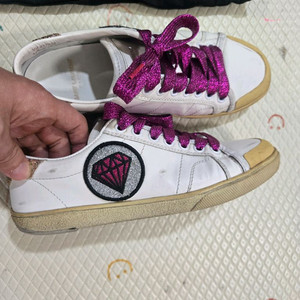 생로랑 다이아몬드 패치 스니커즈 화이트 36 (230-235)