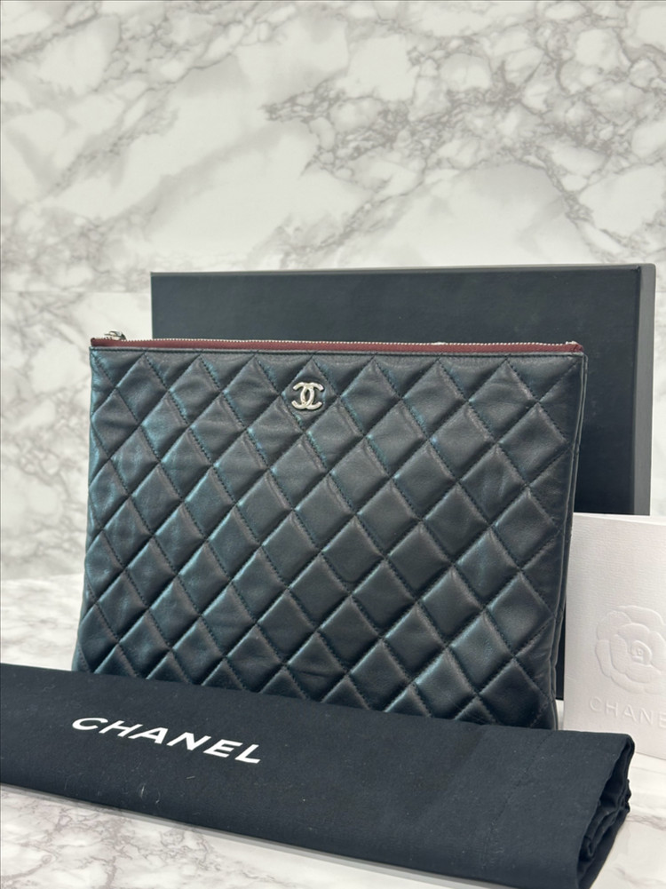 [풀구성]샤넬 클래식 미디움 카프스킨 실버 클러치--1