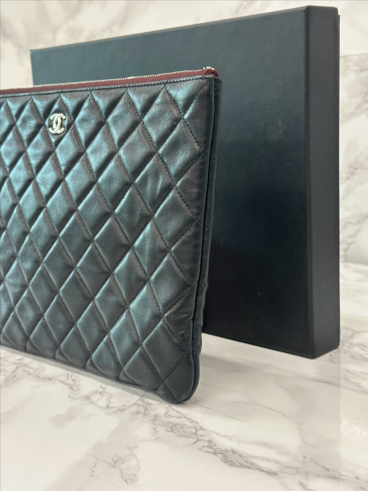 [풀구성]샤넬 클래식 미디움 카프스킨 실버 클러치--2