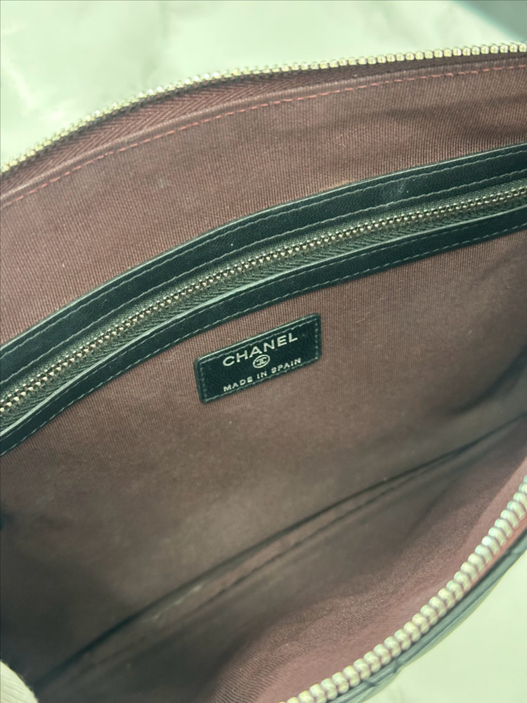 [풀구성]샤넬 클래식 미디움 카프스킨 실버 클러치--5