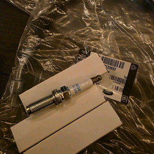 [미개봉/정품] 랜드로버 디스커버리 스포츠,이보크 소모품 (점화플러그+브레이크호스 한대분)