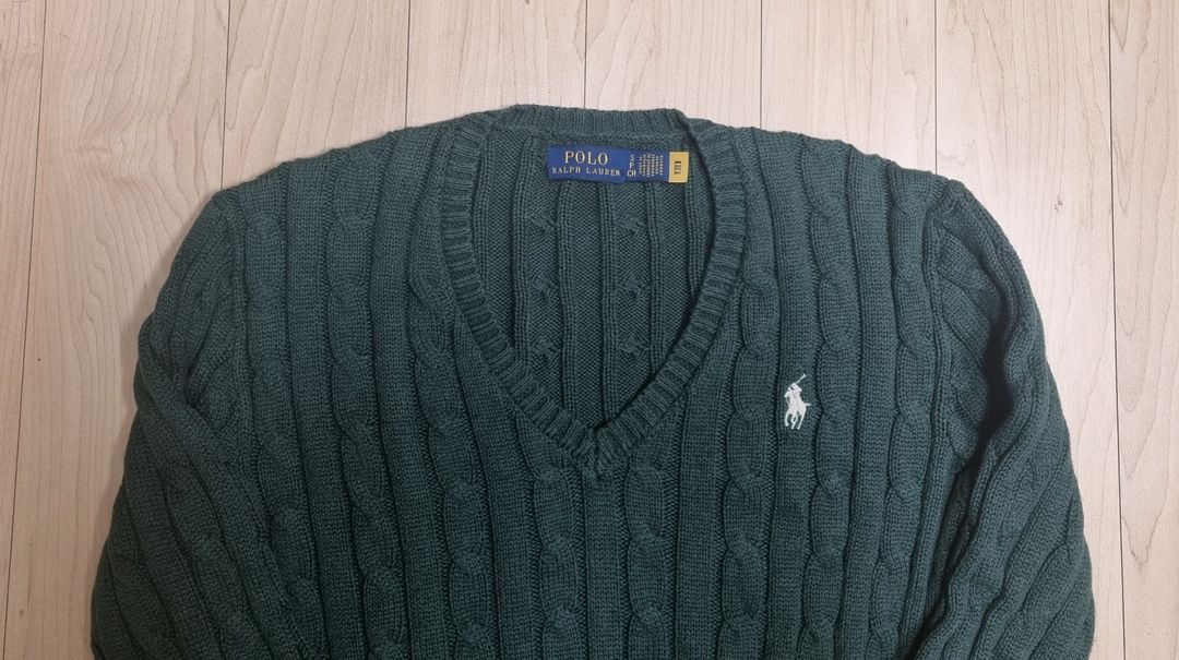 폴로 브이넥 케이블 니트 이미지