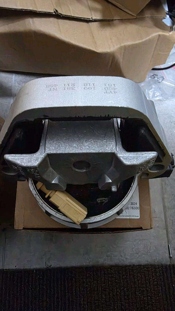 아우디 엔진마운트 두개--1