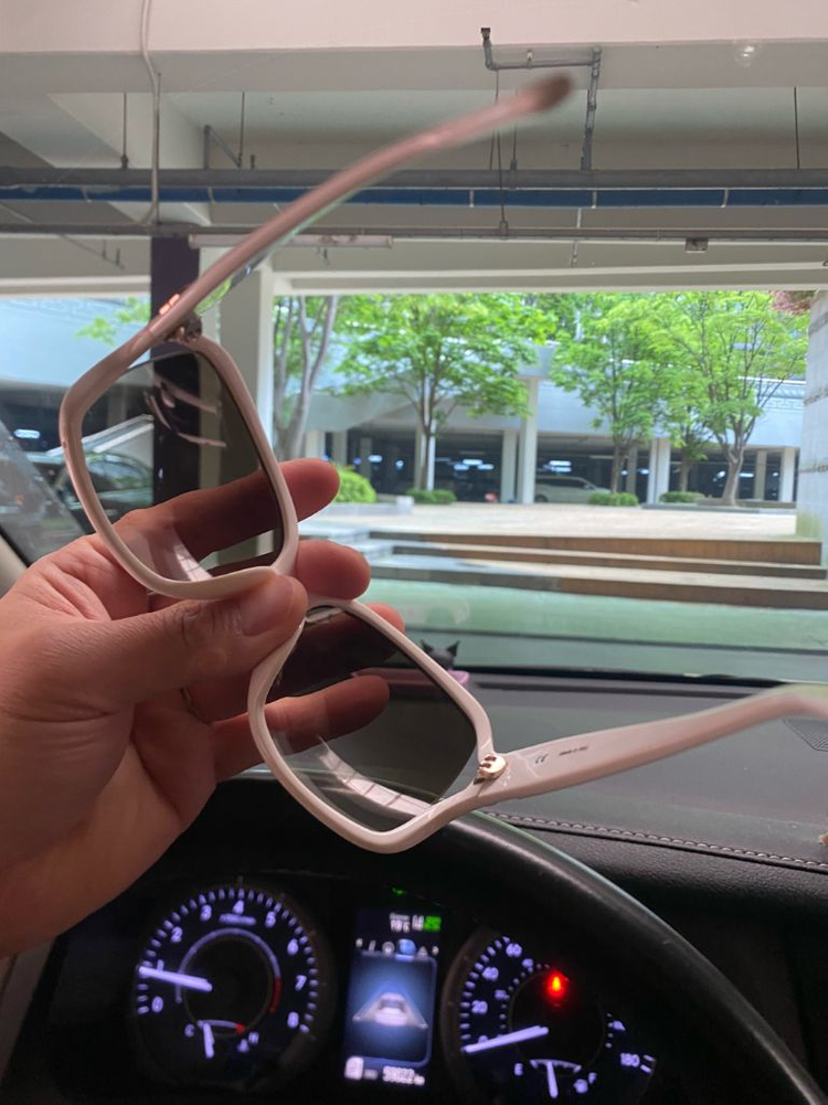 지방시 선글라스 화이트 SGV791G 모델 판매--5