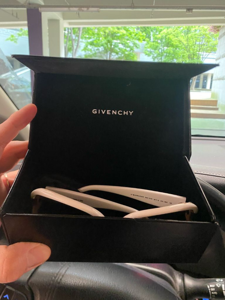 지방시 선글라스 화이트 SGV791G 모델 판매--6