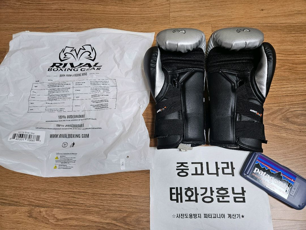 라이벌 RS11V 에볼루션 실버 복싱글러브 16온스 이미지