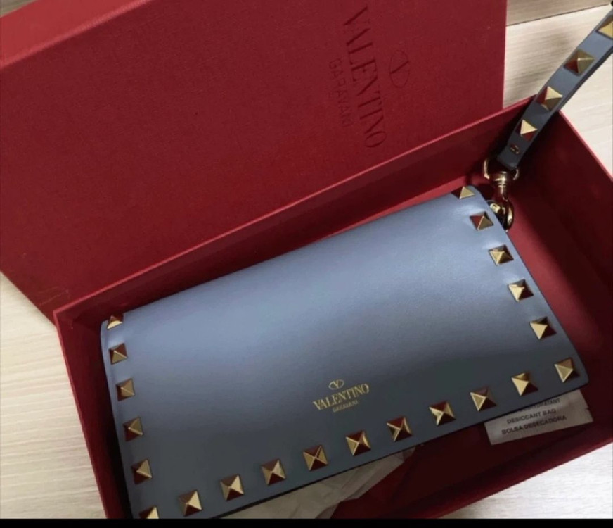 발렌티노 락스터드 지갑--0