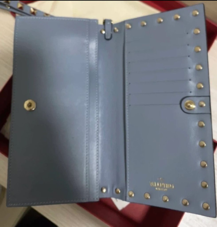 발렌티노 락스터드 지갑--1