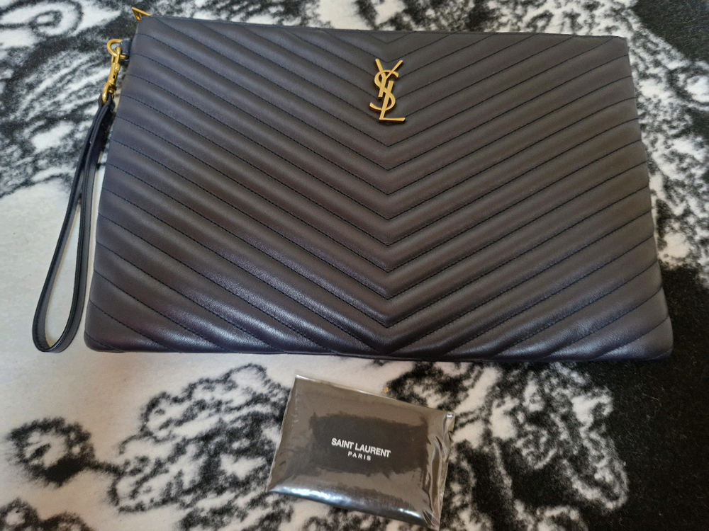 생로랑 마틀라세 클러치 딥 마린 미사용--0