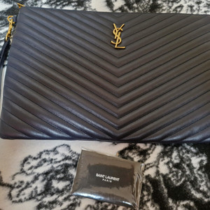 생로랑 마틀라세 클러치 딥 마린 미사용