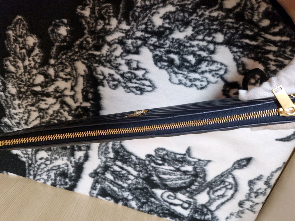 생로랑 마틀라세 클러치 딥 마린 미사용--4