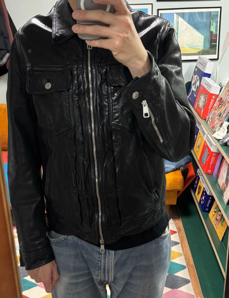 닐바렛 레더 자켓 M-L 사이즈 착샷 이미지