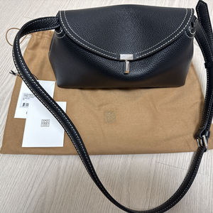 토템 티락 클러치 블랙 그레인 팝니다