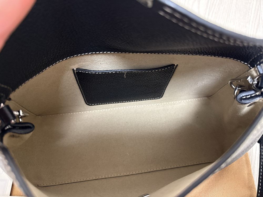 토템 티락 클러치 블랙 그레인 팝니다--3