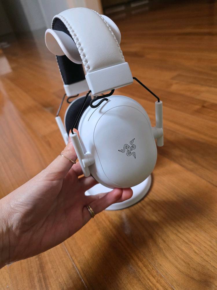 레이저 블랙샤크 V2 Pro 화이트 에디션--2