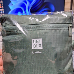 유니클로 더플백 미개봉 새제품 직거래 또는 택배 판매