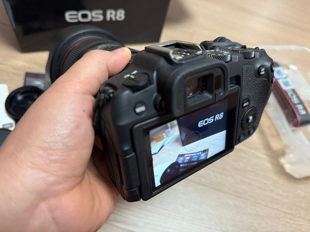 캐논 R8 카메라 바디 + 캐논 24-70 신계륵 + 캐논 EF-EOS R 어댑터 일괄판매--0