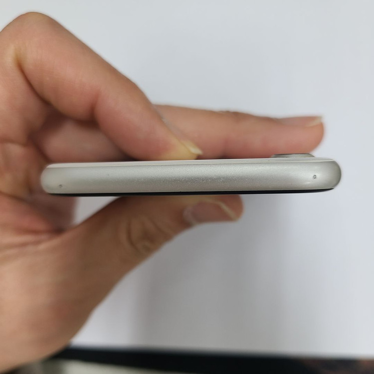 .아이폰 SE2 화이트 64G 무잔상 배터리85% 210374--4