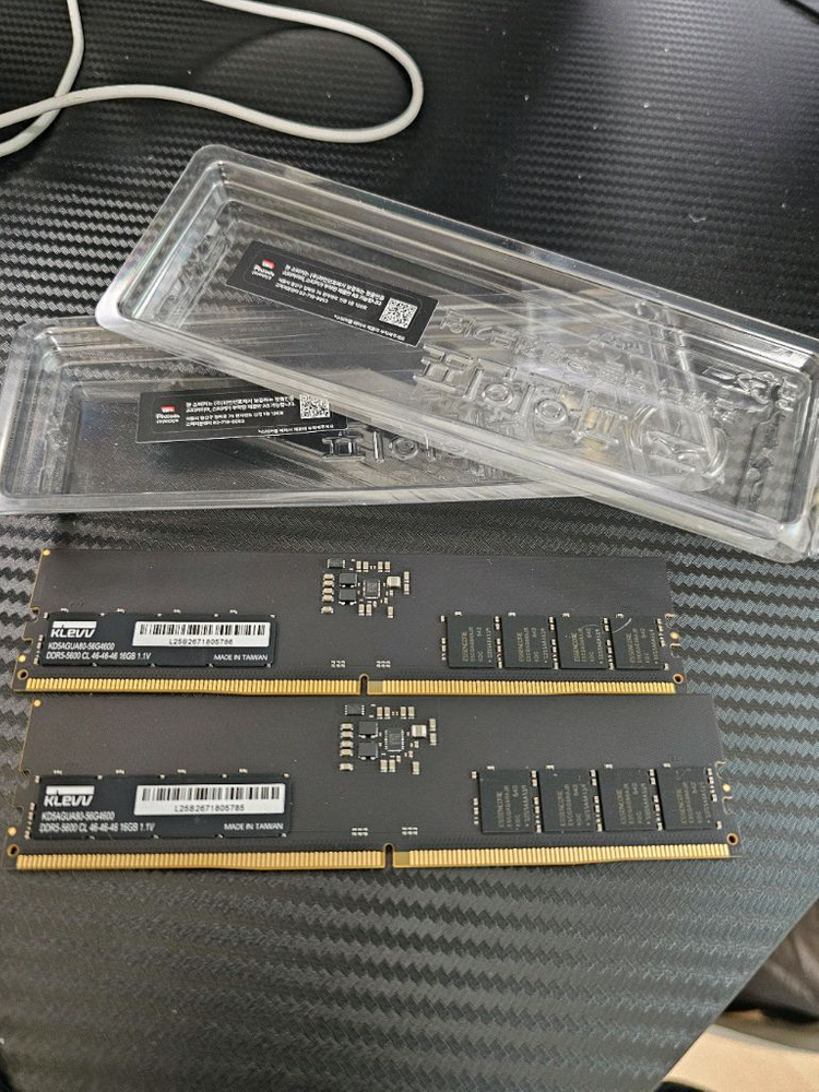 클레브 ddr5 5600 32gb(16x2)--0