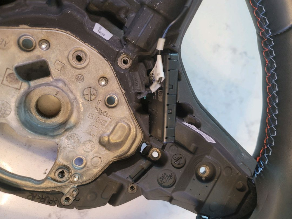 2025 M850I 순정 스티어링+패들쉬프트+ Y커버--5