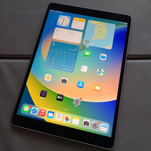 부산 아이패드 프로 2세대 10.5인치 배터리87% 팝니다.