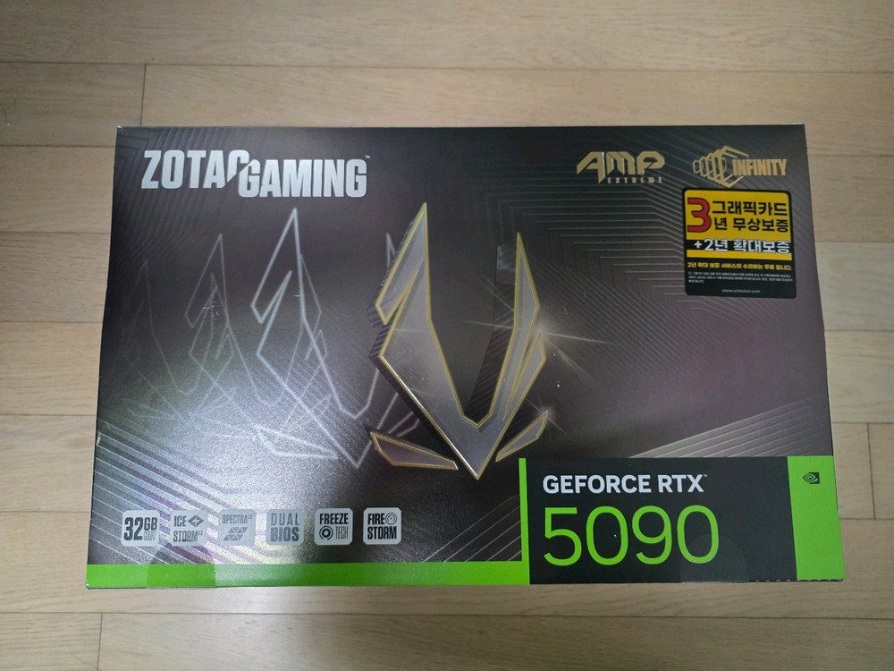 ZOTAC RTX 5090 AMP Extreme Infinity--0