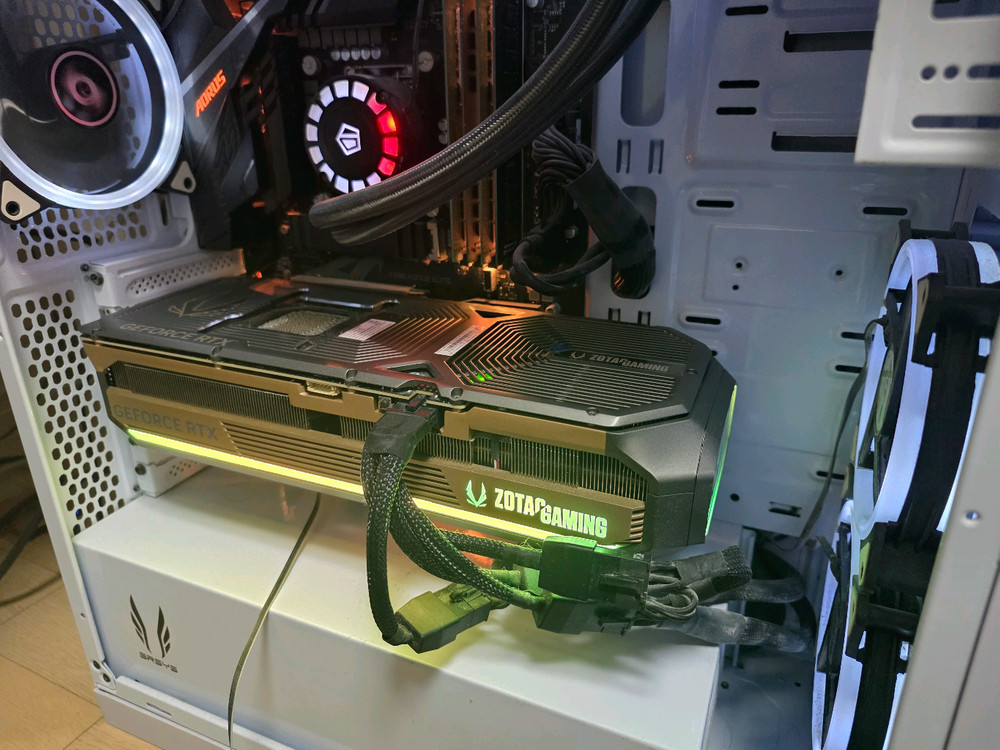 ZOTAC RTX 5090 AMP Extreme Infinity--1