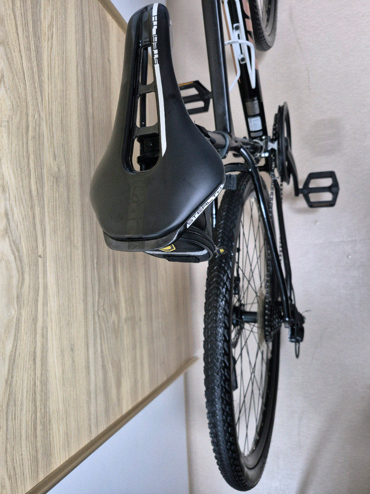 자이언트 ROAM 하이브리드 자전거--6