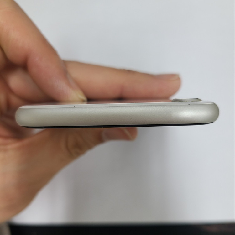 .아이폰 SE2 화이트 128G 무잔상 AA급 059960--4