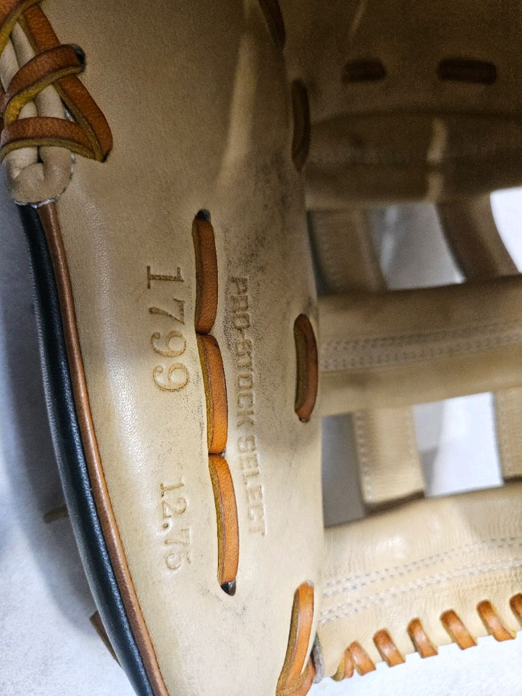 윌슨 A2K 1799 좌투 외야글러브--4