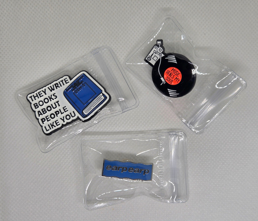 악세사리 뱃지 3개 일괄 판매합니다 (새상품)--0