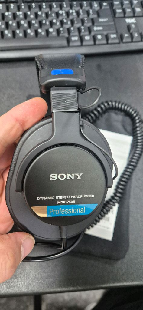 SONY MDR-7506--1