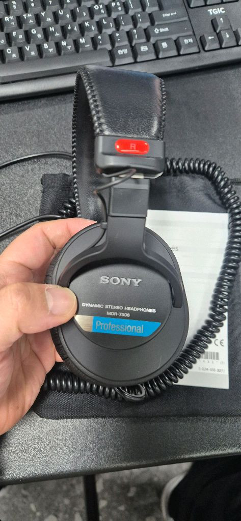 SONY MDR-7506--2