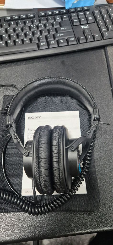 SONY MDR-7506--3