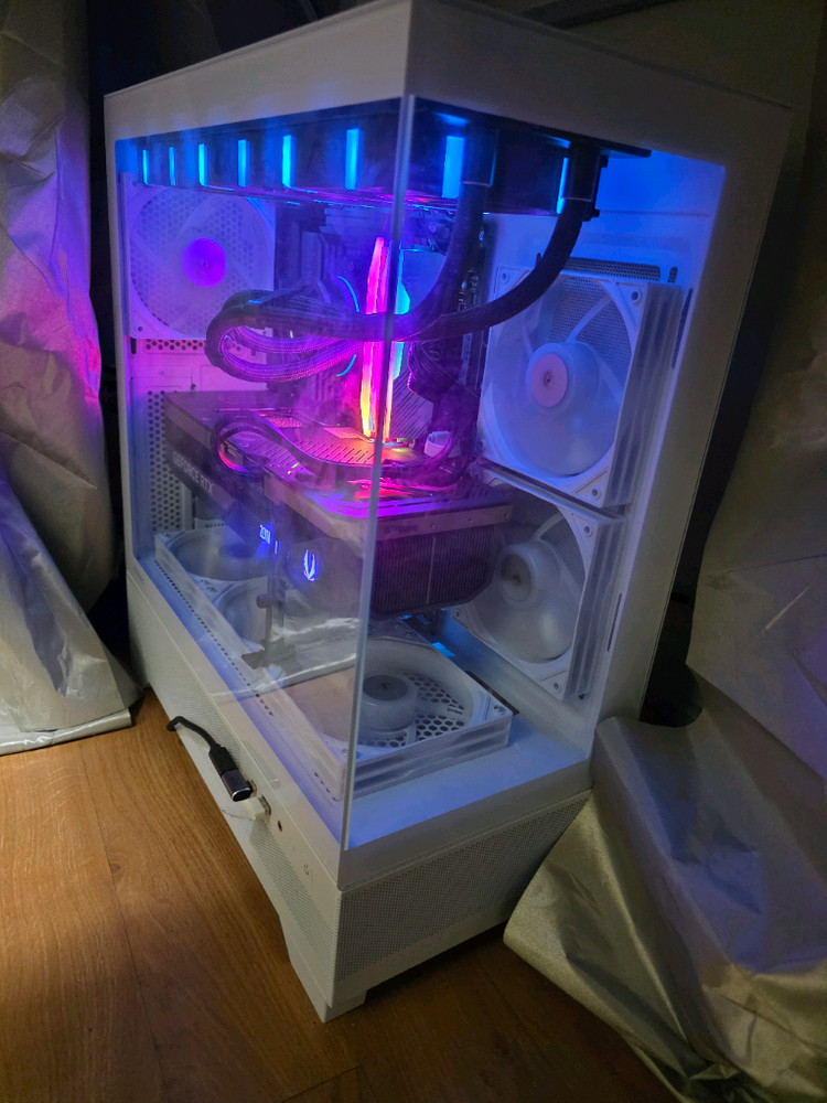 9950X3D, 5090, 192gb, 8tb--0